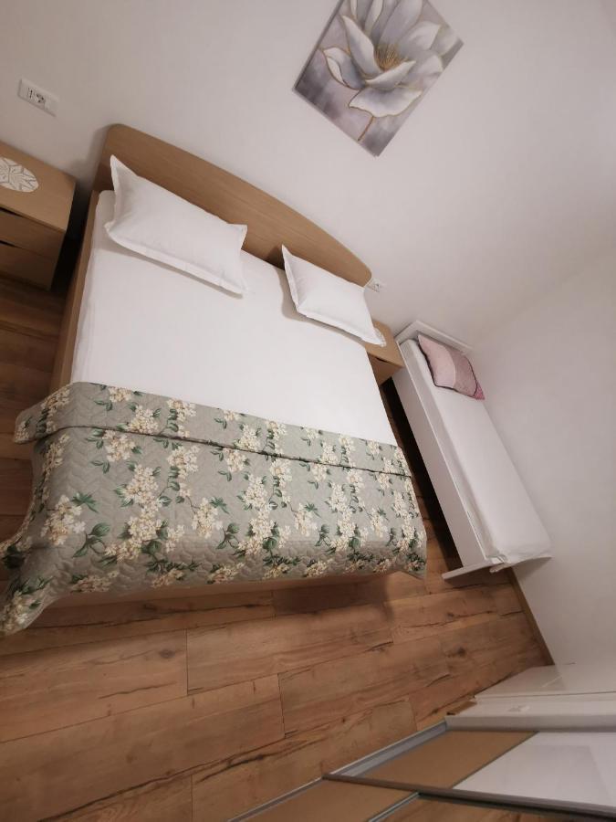 Apartman Marel Zrnovnica ภายนอก รูปภาพ